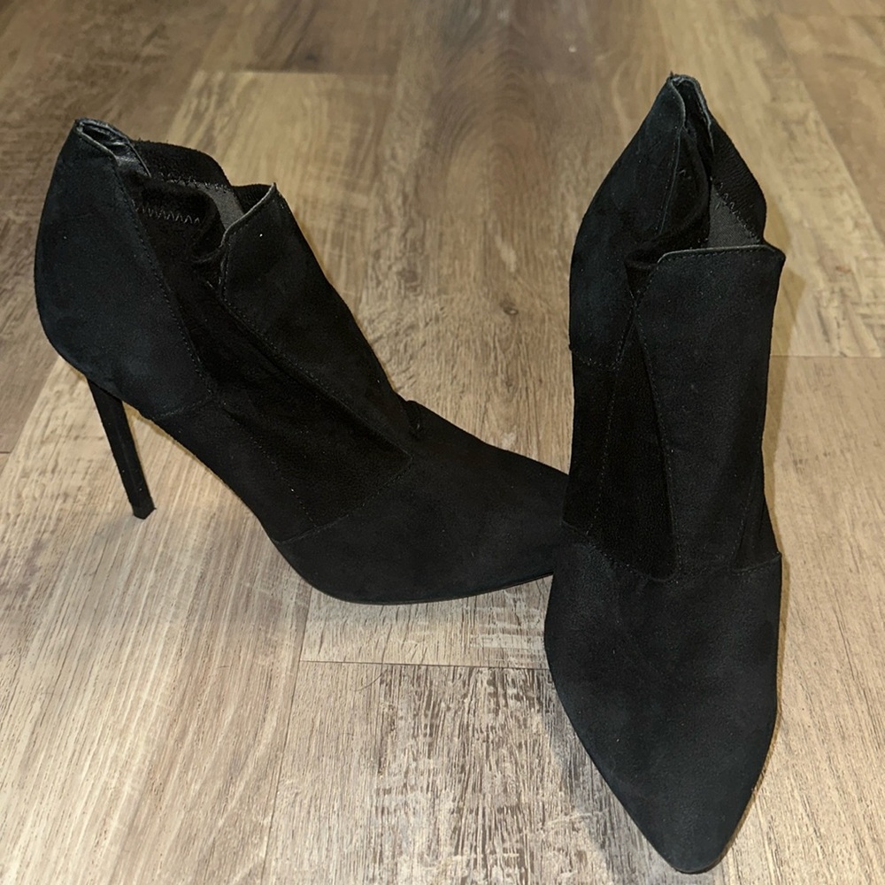 Black suede booties l, worn only once. Zara, size 37. 3 inch heel